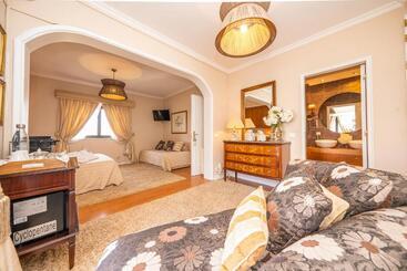 پانسیون Lourenço S House Deluxe Cascais