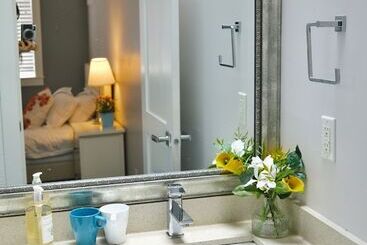 پانسیون Vancouver West Cozy Retreat By Host Launch