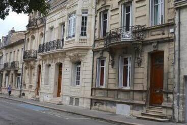 تختخواب و صبحانه La Maison