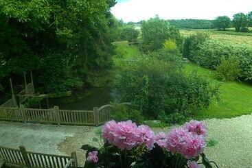 تختخواب و صبحانه L Ancien Moulin A Grains