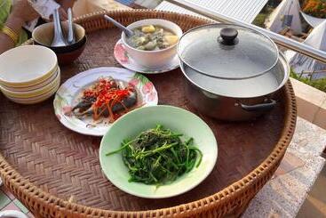 پانسیون บ้านแสงเพ็ญ By แช่มช้อย