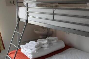 هاستل Backpackers Blackpool Hotel & Suites