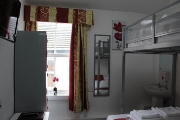 هاستل Backpackers Blackpool Hotel & Suites