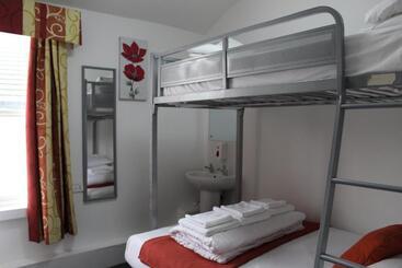 هاستل Backpackers Blackpool Hotel & Suites