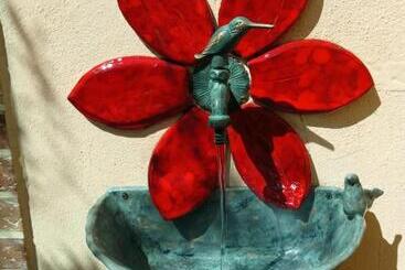 تختخواب و صبحانه Autan Des Couleurs