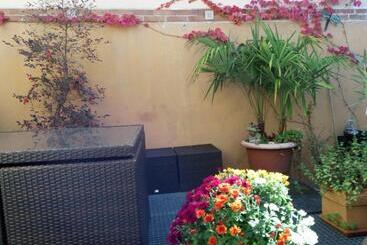 تختخواب و صبحانه Autan Des Couleurs