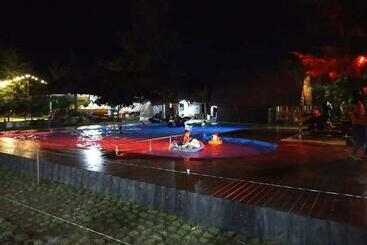 Madu Tiga Beach And Resort