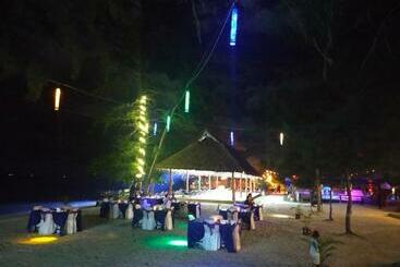 Madu Tiga Beach And Resort