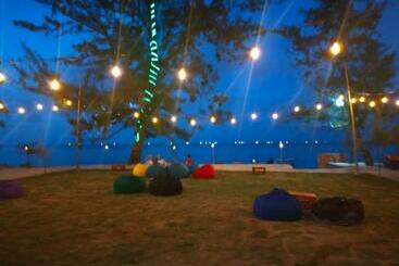 Madu Tiga Beach And Resort
