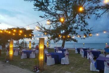 Madu Tiga Beach And Resort