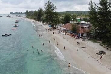 Madu Tiga Beach And Resort