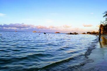 Madu Tiga Beach And Resort