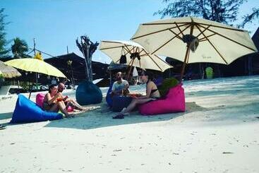 Madu Tiga Beach And Resort