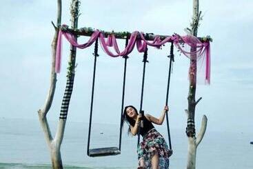 Madu Tiga Beach And Resort