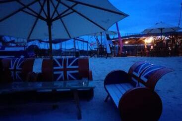 Madu Tiga Beach And Resort