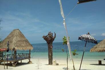 Madu Tiga Beach And Resort