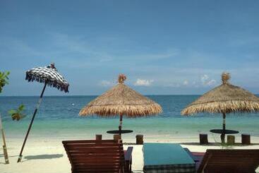 Madu Tiga Beach And Resort
