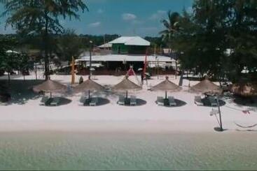 Madu Tiga Beach And Resort