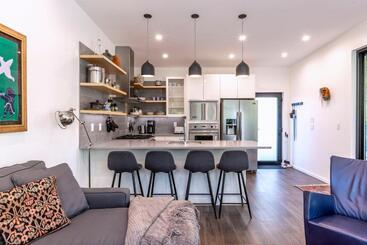 پانسیون Storm Cove Suites