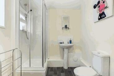 پانسیون Townhouse @ 62 Samuel Street Crewe