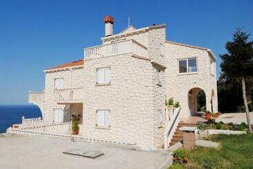 Apartments Marnic