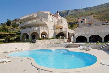Apartments Marnic