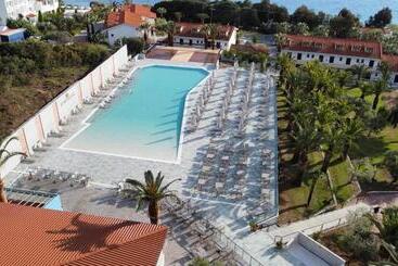 استراحتگاه Aristoteles Holiday Hotel And Spa