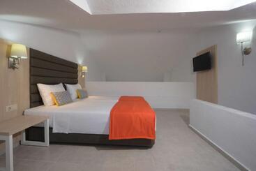 استراحتگاه Aristoteles Holiday Hotel And Spa