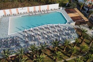 استراحتگاه Aristoteles Holiday Hotel And Spa