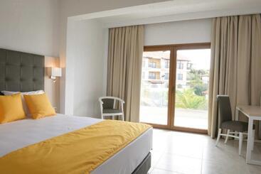 استراحتگاه Aristoteles Holiday Hotel And Spa