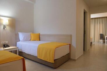 استراحتگاه Aristoteles Holiday Hotel And Spa