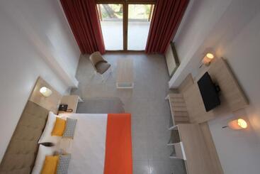 استراحتگاه Aristoteles Holiday Hotel And Spa