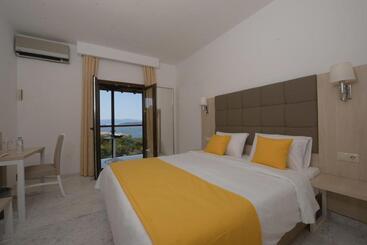 استراحتگاه Aristoteles Holiday Hotel And Spa