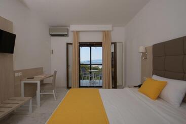 استراحتگاه Aristoteles Holiday Hotel And Spa