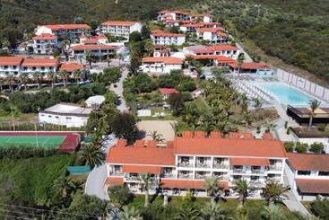 استراحتگاه Aristoteles Holiday Hotel And Spa