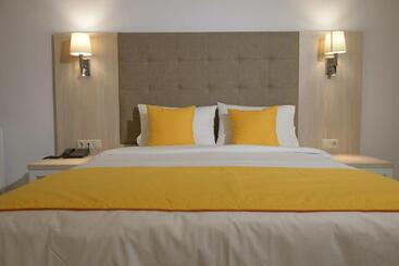 استراحتگاه Aristoteles Holiday Hotel And Spa