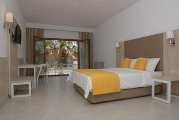 استراحتگاه Aristoteles Holiday Hotel And Spa