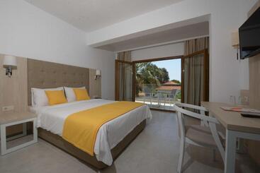 استراحتگاه Aristoteles Holiday Hotel And Spa