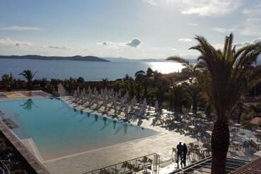 استراحتگاه Aristoteles Holiday Hotel And Spa