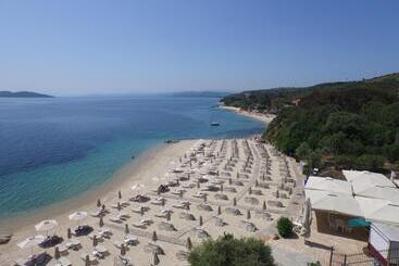 استراحتگاه Aristoteles Holiday Hotel And Spa