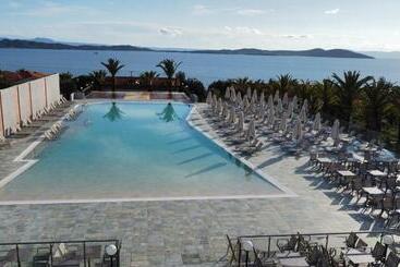 استراحتگاه Aristoteles Holiday Hotel And Spa