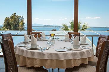 استراحتگاه Aristoteles Holiday Hotel And Spa