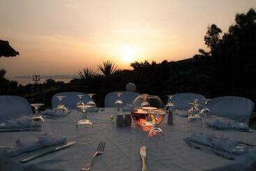 استراحتگاه Aristoteles Holiday Hotel And Spa