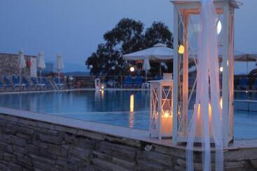 استراحتگاه Aristoteles Holiday Hotel And Spa