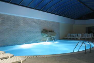 استراحتگاه Aristoteles Holiday Hotel And Spa