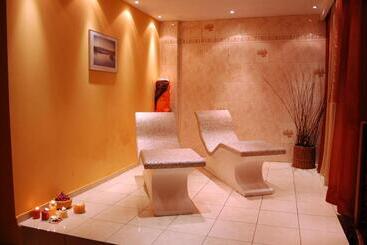 استراحتگاه Aristoteles Holiday Hotel And Spa