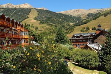 هتل Catedral Ski & Wellness