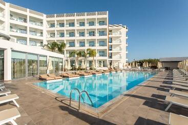 هتل آپارتمان Evalena Beach