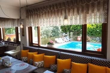 Foca 1887 Otel