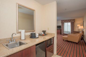 Hampton Inn & Suites Dayton Airport